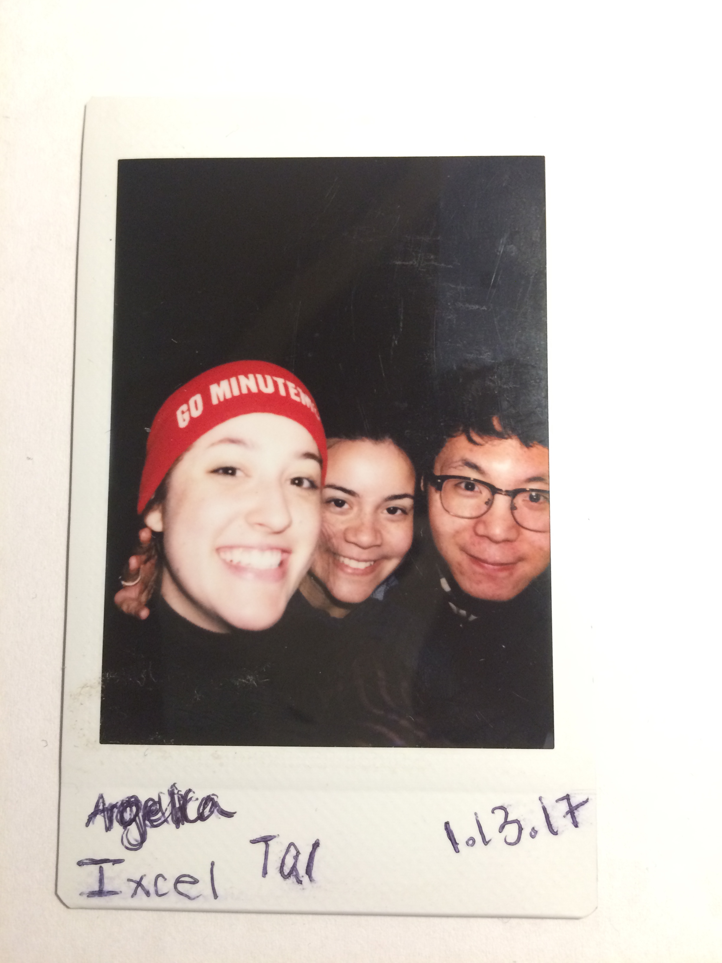 左边是 Angie，中间是 Ixcel，右边是我，照于 2017 年 1 月 13 日。自那之后，这张拍立得照片一直在我钱包里